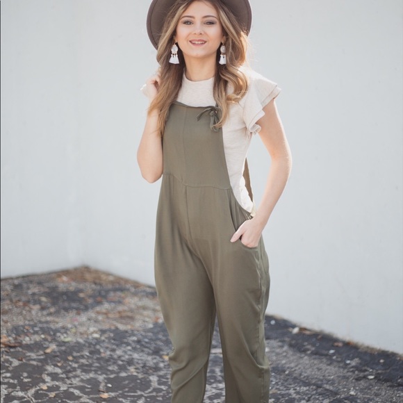 Tie strap jumpsuit - Picture 7 of 8
